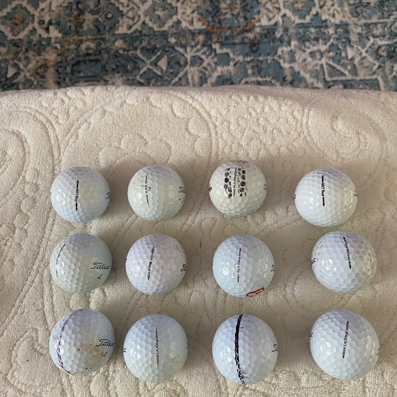 Titleist Golf Balls USED PLAYABLE CONDITION - Picture 2 of 2